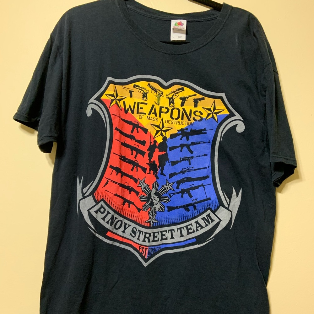 L men’s black tee shirt with design